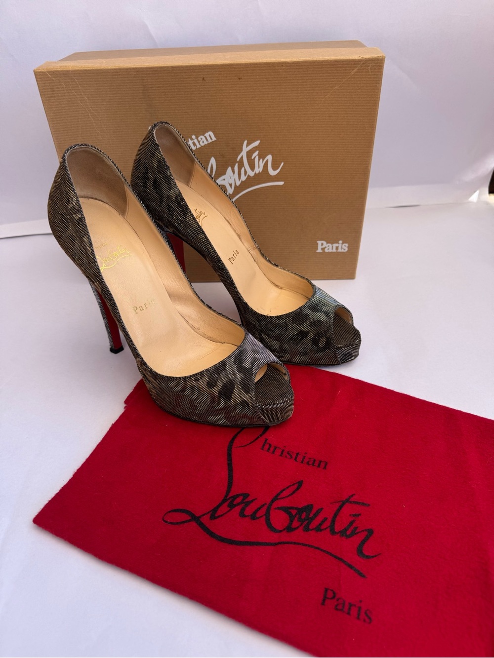 Authentic Christian Louboutin Very Privé 120 peep-toe pumps in leopard print